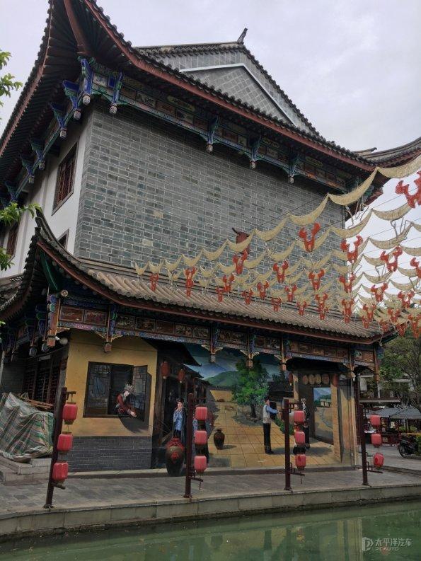 狗狗打针的场景，真是太惊险刺激了，狗狗最后的表情亮了